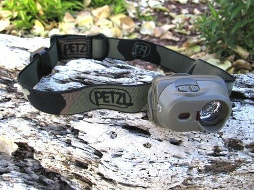 Čelová svítilna PETZL TACTIKKA XP camouflage