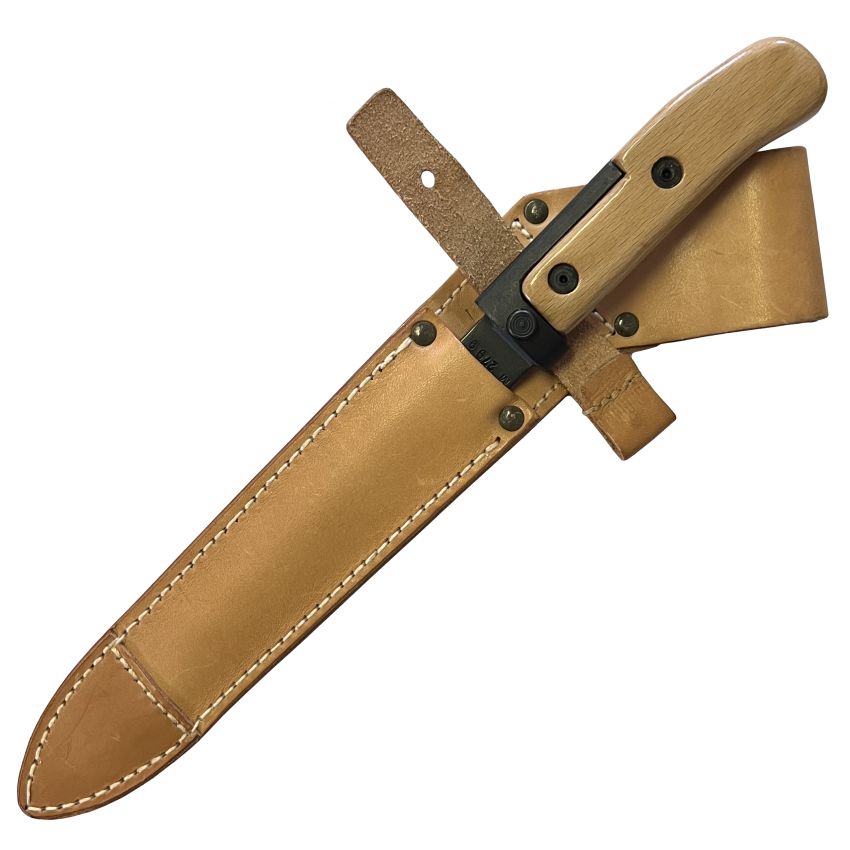 Bajonet vz.58 se dřevěnou střenkou