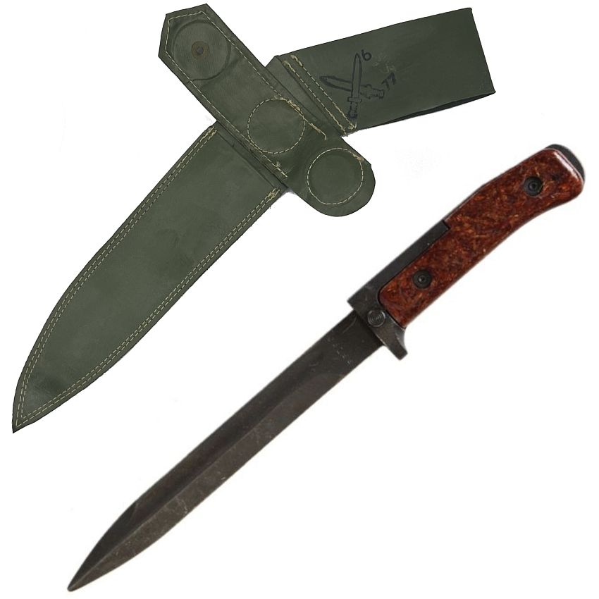 Bajonet vz.58 použitý s protichemickým pouzdrem