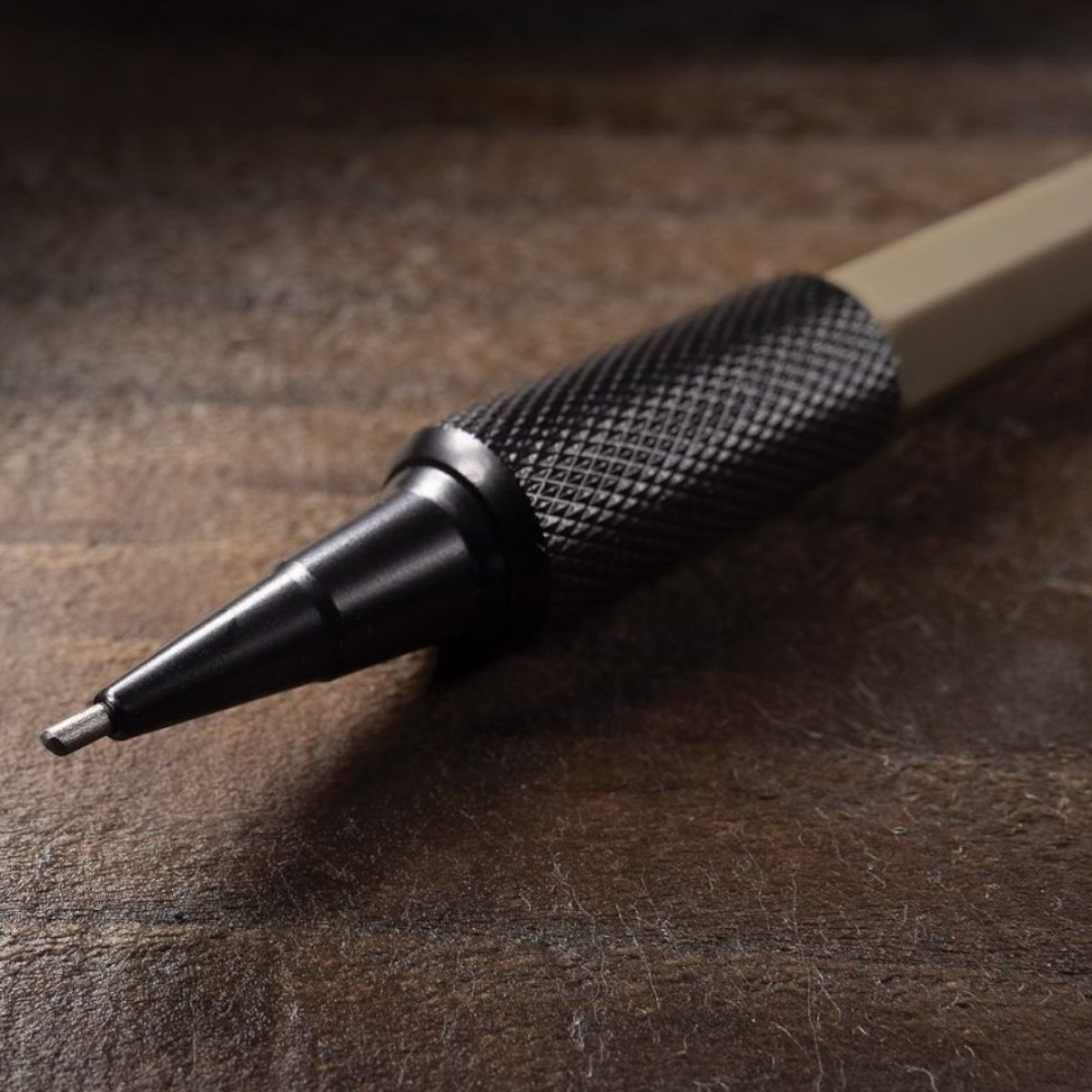 Tužka pentilka MECHANICAL CLICKER All-Weather DARK EARTH
